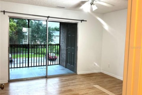 Condo in Tampa, Florida, 2 bedrooms  № 1812891 - photo 16