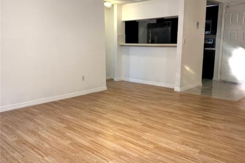 Condo in Tampa, Florida, 2 bedrooms  № 1812891 - photo 9