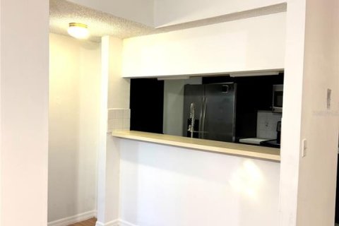 Condo in Tampa, Florida, 2 bedrooms  № 1812891 - photo 10