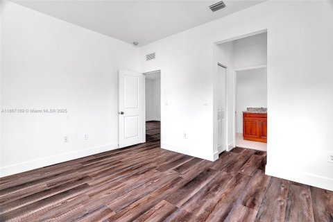 Casa en venta en Homestead, Florida, 4 dormitorios, 145.58 m2 № 1741270 - foto 18