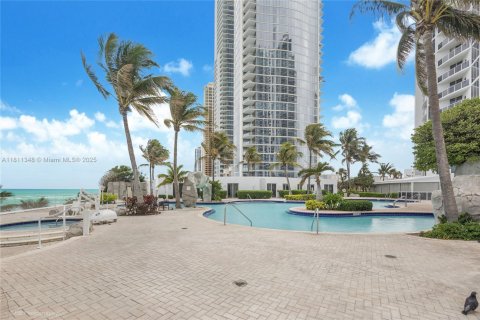 Condominio en venta en Sunny Isles Beach, Florida, 42.46 m2 № 1756492 - foto 4