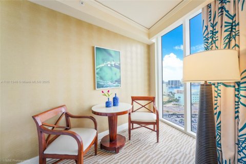 Condominio en venta en Sunny Isles Beach, Florida, 42.46 m2 № 1756492 - foto 12