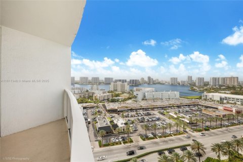 Condominio en venta en Sunny Isles Beach, Florida, 42.46 m2 № 1756492 - foto 3