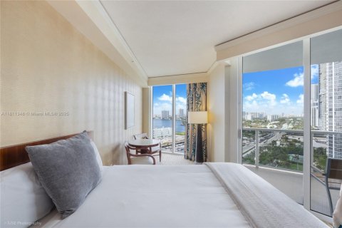 Condominio en venta en Sunny Isles Beach, Florida, 42.46 m2 № 1756492 - foto 24