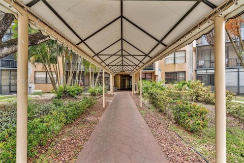 Condominio en Hollywood, Florida, 1 dormitorio  № 2153485
