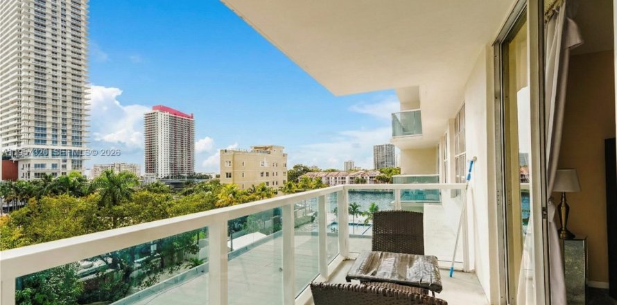 Condominio en Hollywood, Florida, 1 dormitorio  № 2019587