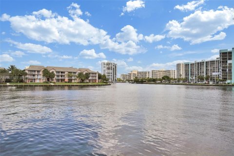 Condominio en venta en Hollywood, Florida, 1 dormitorio, 83.61 m2 № 2019587 - foto 22