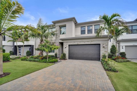 House in Boca Raton, Florida 4 bedrooms, 304.91 sq.m. № 2185498