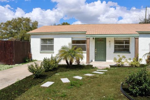 House in Tampa, Florida 3 bedrooms, 106.28 sq.m. № 2203949