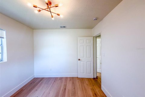 House in Tampa, Florida 3 bedrooms, 106.28 sq.m. № 2203949 - photo 11