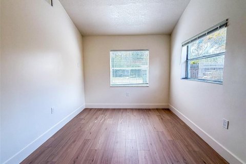 House in Tampa, Florida 3 bedrooms, 106.28 sq.m. № 2203949 - photo 14