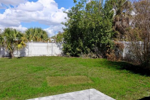 House in Tampa, Florida 3 bedrooms, 106.28 sq.m. № 2203949 - photo 23