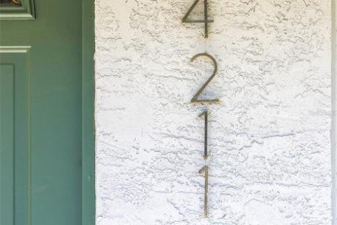 House in Tampa, Florida 3 bedrooms, 106.28 sq.m. № 2203949 - photo 2