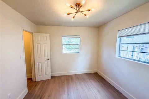 House in Tampa, Florida 3 bedrooms, 106.28 sq.m. № 2203949 - photo 13