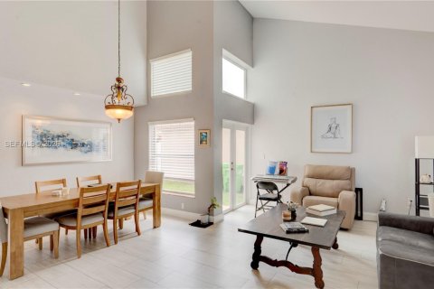 House in Sunrise, Florida 3 bedrooms, 142.05 sq.m. № 2068779 - photo 9