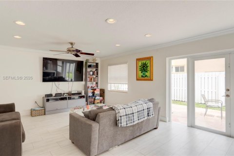 House in Sunrise, Florida 3 bedrooms, 142.05 sq.m. № 2068779 - photo 25