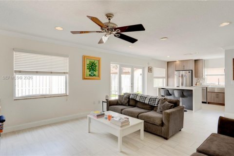 House in Sunrise, Florida 3 bedrooms, 142.05 sq.m. № 2068779 - photo 20