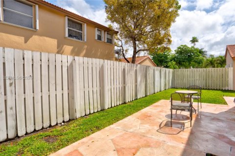 House in Sunrise, Florida 3 bedrooms, 142.05 sq.m. № 2068779 - photo 24