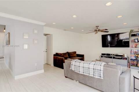 House in Sunrise, Florida 3 bedrooms, 142.05 sq.m. № 2068779 - photo 26