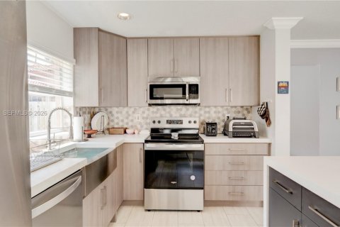 House in Sunrise, Florida 3 bedrooms, 142.05 sq.m. № 2068779 - photo 16