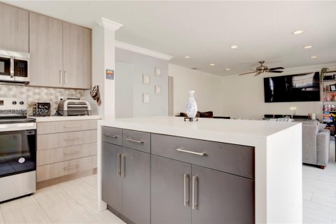 House in Sunrise, Florida 3 bedrooms, 142.05 sq.m. № 2068779 - photo 17