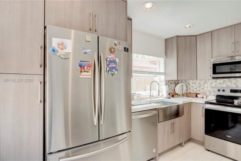 House in Sunrise, Florida 3 bedrooms, 142.05 sq.m. № 2068779 - photo 15