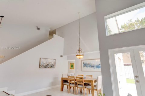 House in Sunrise, Florida 3 bedrooms, 142.05 sq.m. № 2068779 - photo 27