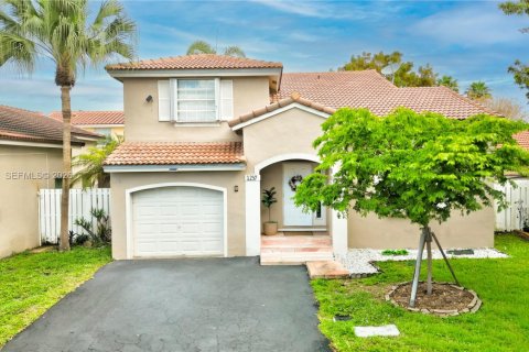 House in Sunrise, Florida 3 bedrooms, 142.05 sq.m. № 2068779 - photo 2