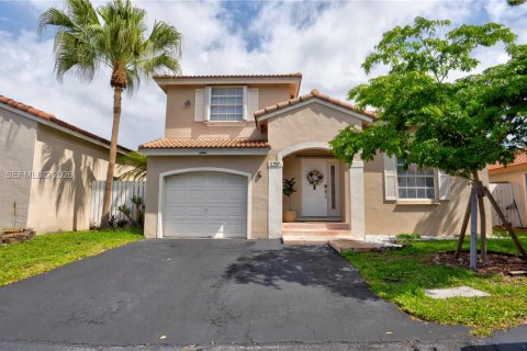 House in Sunrise, Florida 3 bedrooms, 142.05 sq.m. № 2068779 - photo 8