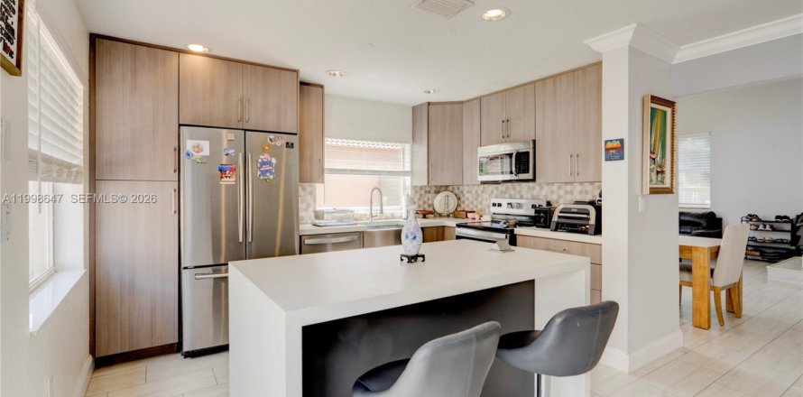 House in Sunrise, Florida 3 bedrooms, 142.05 sq.m. № 2068779