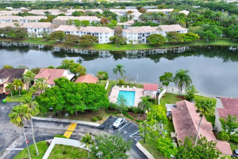 House in Sunrise, Florida 3 bedrooms, 142.05 sq.m. № 2068779 - photo 7