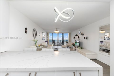 Condo in Hollywood, Florida, 1 bedroom  № 2003082 - photo 22