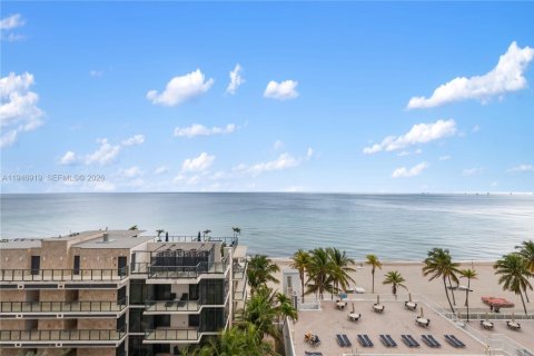 Condo in Hollywood, Florida, 1 bedroom  № 2003082 - photo 10