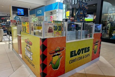 Commercial property in Coral Springs, Florida № 2052790 - photo 2