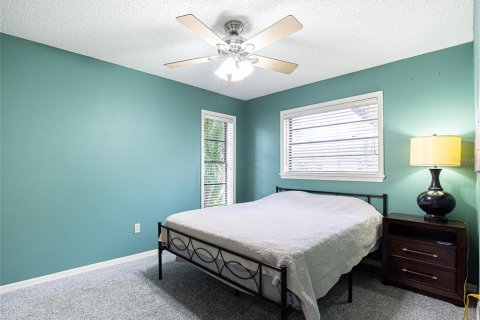 House in Palm Harbor, Florida 6 bedrooms, 241.36 sq.m. № 1377995 - photo 27