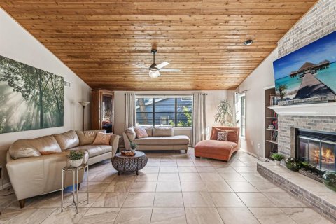House in Palm Harbor, Florida 6 bedrooms, 241.36 sq.m. № 1377995 - photo 6