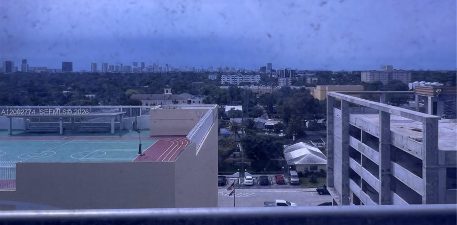 Commercial property in Hollywood, Florida № 2089807