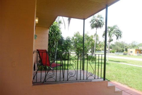 Casa en venta en North Miami Beach, Florida, 2 dormitorios, 134.71 m2 № 925285 - foto 1
