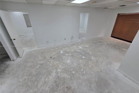 Commercial property in Sunrise, Florida № 1980826 - photo 12