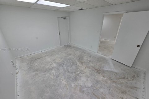 Commercial property in Sunrise, Florida № 1980826 - photo 15