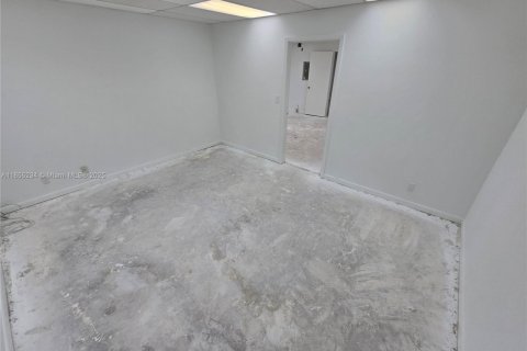 Commercial property in Sunrise, Florida № 1980826 - photo 17