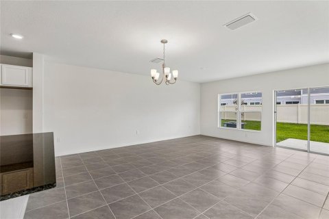 Townhouse in Lake Wales, Florida 3 bedrooms, 156.54 sq.m. № 2296813 - photo 8