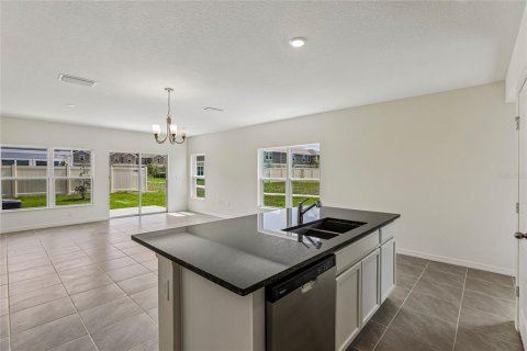 Townhouse in Lake Wales, Florida 3 bedrooms, 156.54 sq.m. № 2296813 - photo 5