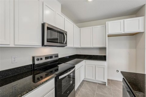 Townhouse in Lake Wales, Florida 3 bedrooms, 156.54 sq.m. № 2296813 - photo 4