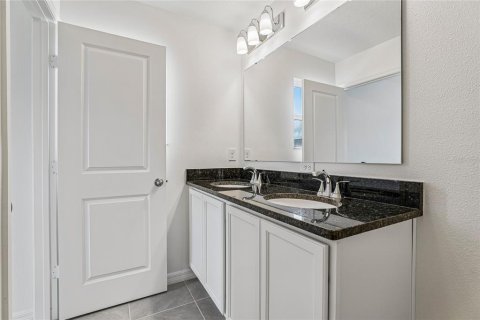 Townhouse in Lake Wales, Florida 3 bedrooms, 156.54 sq.m. № 2296813 - photo 12