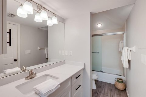 House in Boca Grande, Florida 3 bedrooms, 245.63 sq.m. № 2205293 - photo 11