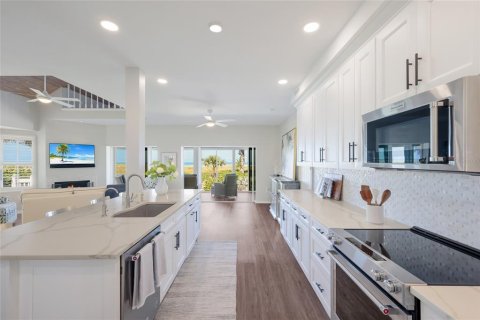 House in Boca Grande, Florida 3 bedrooms, 245.63 sq.m. № 2205293 - photo 26