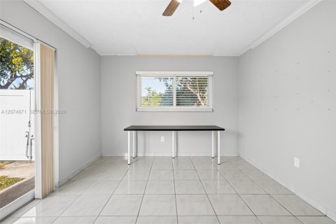 House in Sweetwater, Florida 4 bedrooms, 242.01 sq.m. № 2312197 - photo 30
