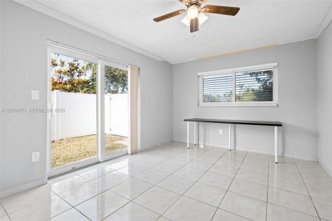 House in Sweetwater, Florida 4 bedrooms, 242.01 sq.m. № 2312197 - photo 29