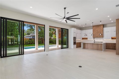 House in Orlando, Florida 3 bedrooms, 303.42 sq.m. № 2100208 - photo 13